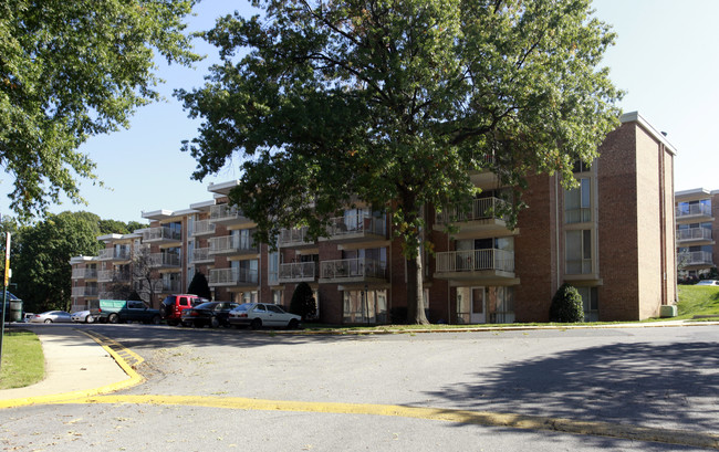 The Huntington Club in Alexandria, VA - Foto de edificio - Building Photo