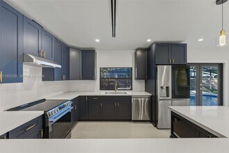 7505 SW 167th St in Palmetto Bay, FL - Building Photo - Building Photo