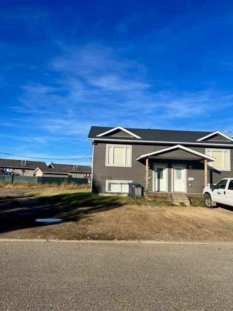 1642-1101 101 Ave in Dawson Creek, BC - Building Photo