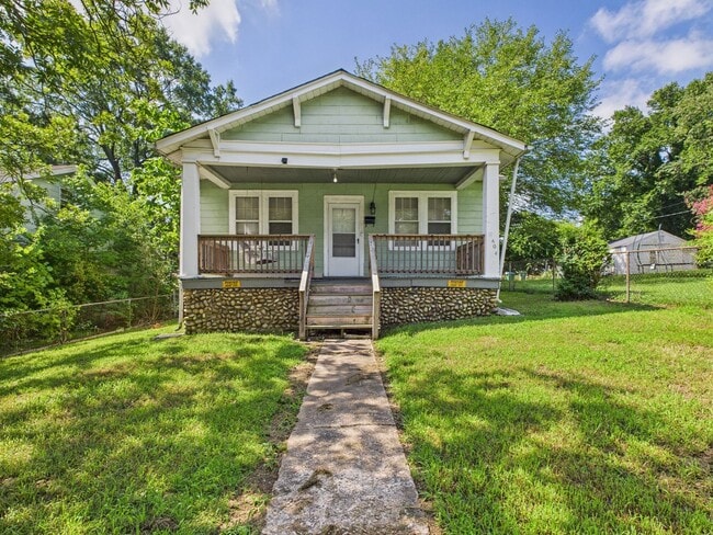 property at 2404 Yorktown Ave