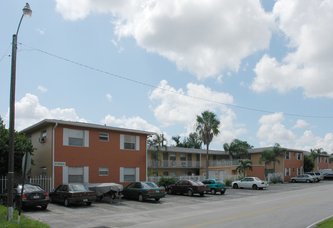 Willowbrook II Apartments in Pembroke Pines, FL - Building Photo - Building Photo