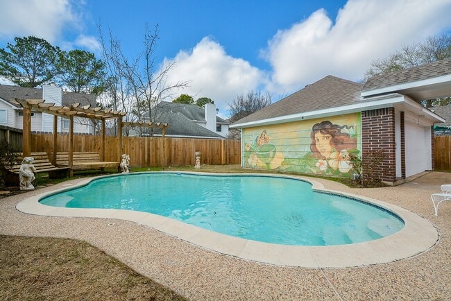 5743 Henniker Dr in Houston, TX - Building Photo - Building Photo