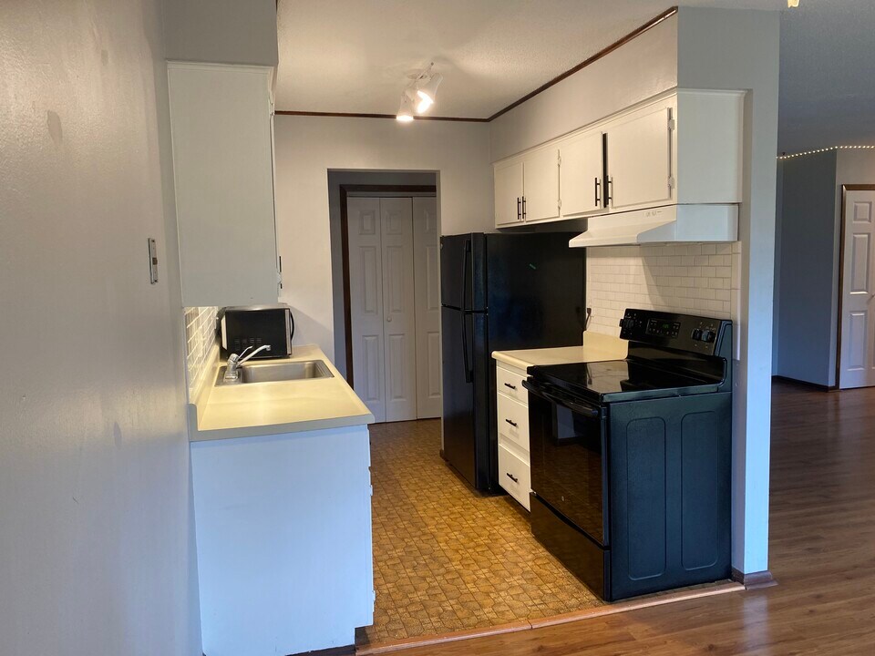 912 9th Ave S in Hopkins, MN - Building Photo