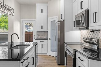 130 W 5th St in Kennedale, TX - Foto de edificio - Building Photo