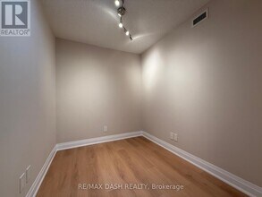 335-1335 Rathburn Rd W in Mississauga, ON - Building Photo - Building Photo
