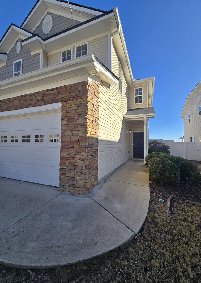 116 Silver Bow Ln in Dallas, GA - Foto de edificio - Building Photo