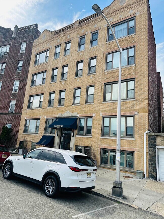 6405 JFK Blvd E in West New York, NJ - Building Photo - Building Photo