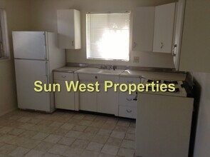 1110 N Monterey Ave-Unit -0 in Farmington, NM - Building Photo - Building Photo