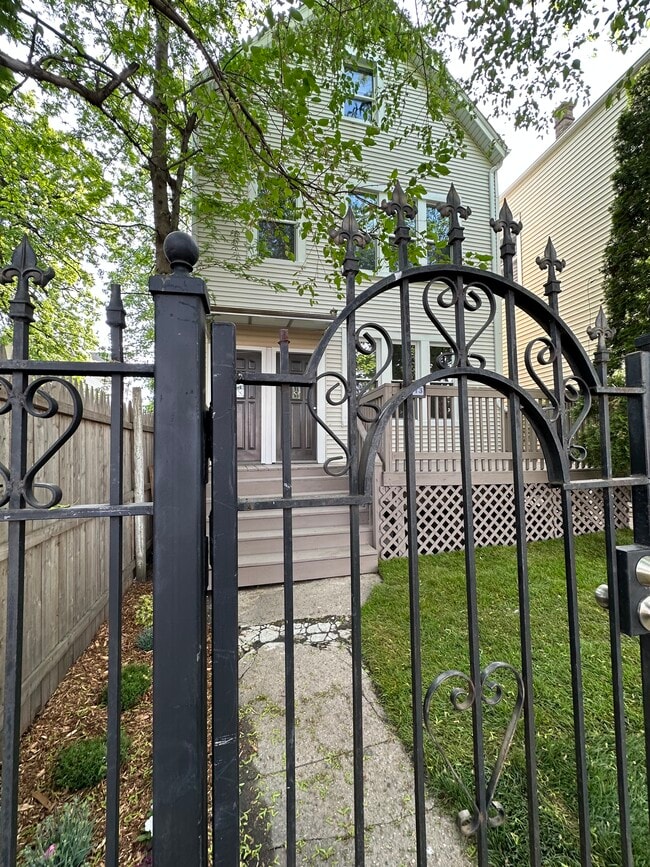 2113 N Lorel Ave, Unit 1 in Chicago, IL - Building Photo - Building Photo