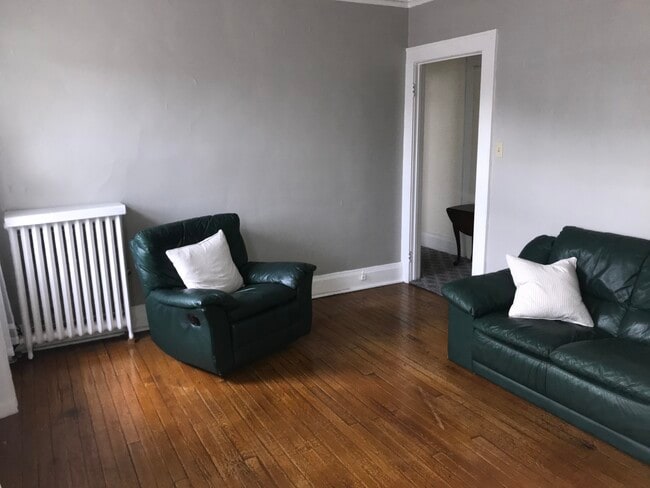 1529 Adams Ave, Unit 3rdFloorREAR in Dunmore, PA - Building Photo - Building Photo
