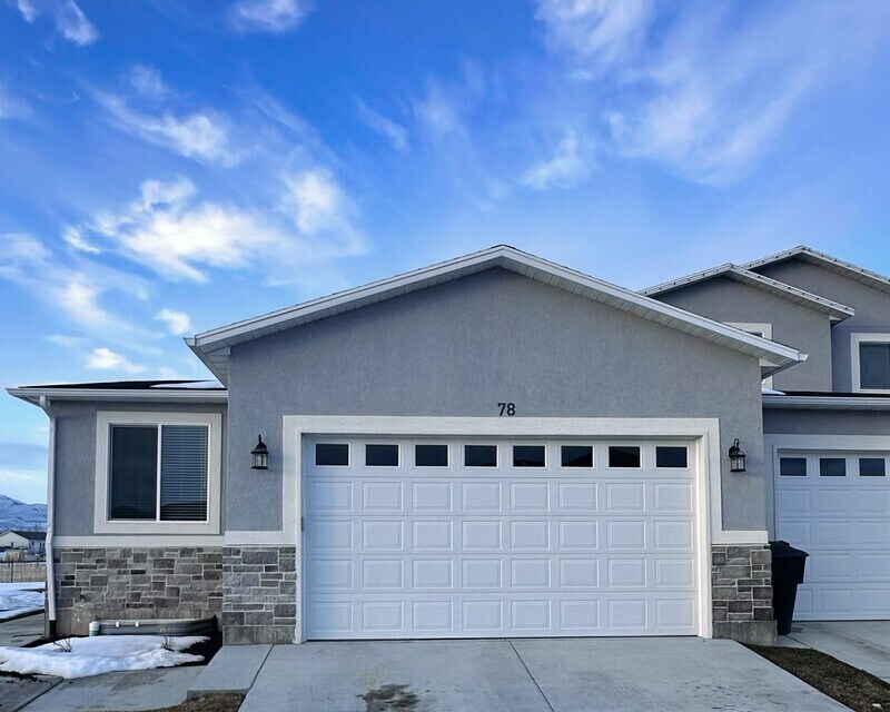 225 950 E in Tremonton, UT - Foto de edificio