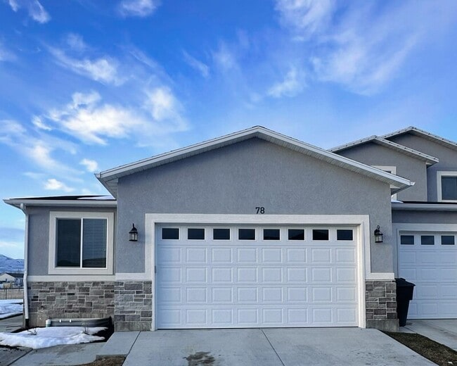 property at 225 950 E