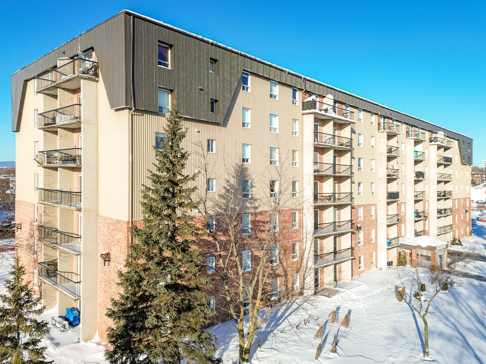 Les Residences de la Capitale in Québec, QC - Building Photo