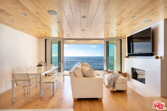 11950 S Beach Club Way in Malibu, CA - Building Photo - Building Photo