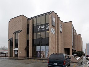 Cypress- Building 1 in Toronto, ON - Building Photo - Building Photo