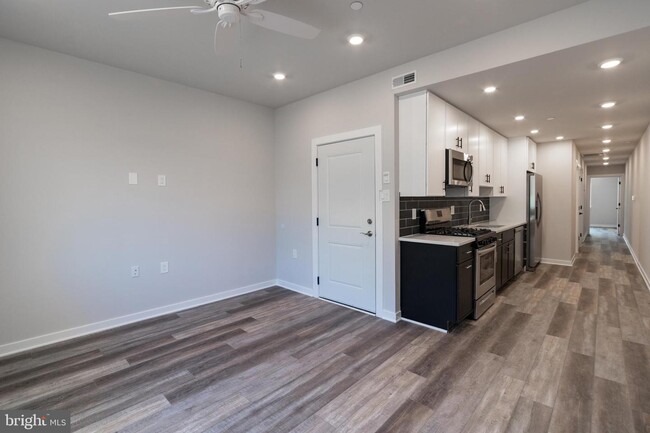 644 N 38th St-Unit -UNIT B in Philadelphia, PA - Foto de edificio - Building Photo