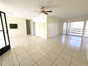 3000 NW 43 Terrace in Lauderdale Lakes, FL - Building Photo - Building Photo