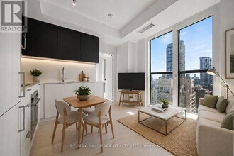 308 Jarvis St in Toronto, ON - Building Photo - Building Photo