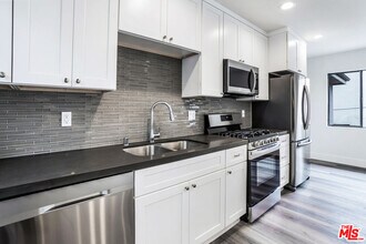 11725 Darlington Ave in Los Angeles, CA - Building Photo - Building Photo