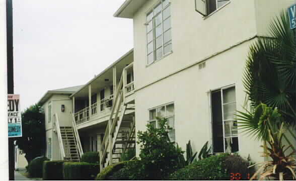 5351 Venice Blvd in Los Angeles, CA - Building Photo
