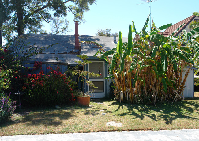 4721-4725 Foothill Rd in Ventura, CA - Building Photo - Building Photo