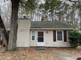 415 Cedar Crk Dr in Jacksonville, NC - Building Photo