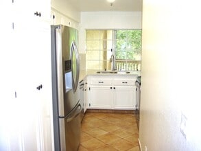 5837 Oak Bend Ln in Oak Park, CA - Building Photo - Building Photo