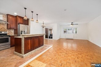 1111 River Rd in Edgewater, NJ - Building Photo - Building Photo