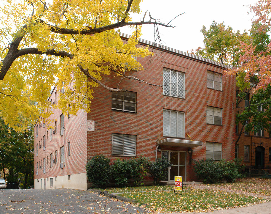 Evergreen Estates in Hartford, CT - Building Photo