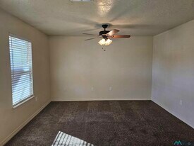 141 Townsgate Plaza in Clovis, NM - Building Photo