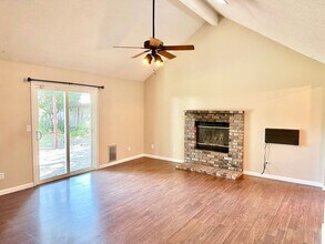 2062 E Cromwell Ave in Fresno, CA - Building Photo - Building Photo