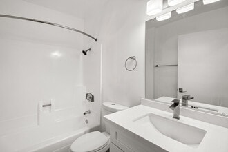 Valle at 9061 Kenwood in Spring Valley, CA - Foto de edificio - Building Photo