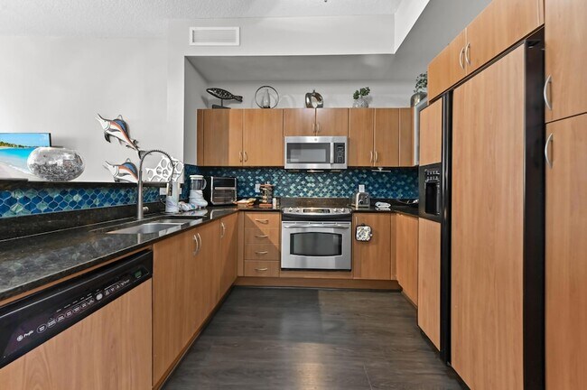 804 E Windward Way, Unit 120 in Lantana, FL - Foto de edificio - Building Photo