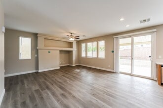 9327 Wishing Creek Ave in Las Vegas, NV - Foto de edificio - Building Photo