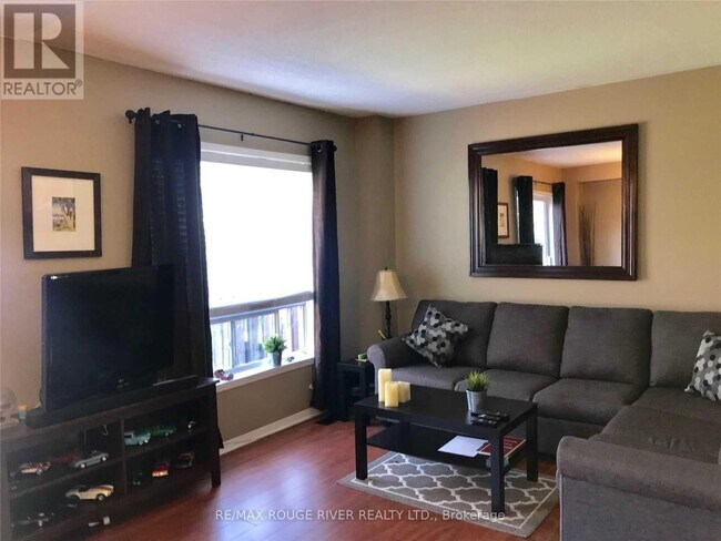 60 Kenneth Hobbs Ave in Whitby, ON - Building Photo - Building Photo