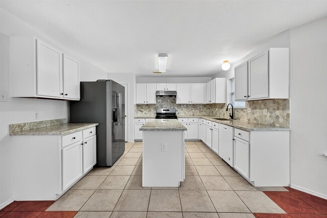 8366 Golf Green Cir