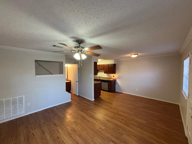 1606 N Interstate 35 in San Marcos, TX - Building Photo - Building Photo