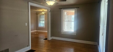 1813 East Greenwich Ave in Milwaukee, WI - Building Photo - Building Photo