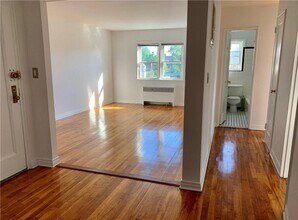 1833 Palmer Ave in Larchmont, NY - Building Photo - Building Photo