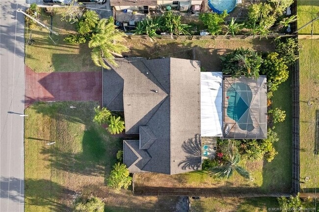 2542 SW Kensington St in Port St. Lucie, FL - Foto de edificio - Building Photo