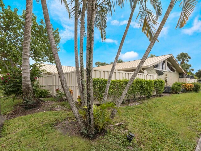5933 Golden Eagle Cir in Palm Beach Gardens, FL - Building Photo - Building Photo