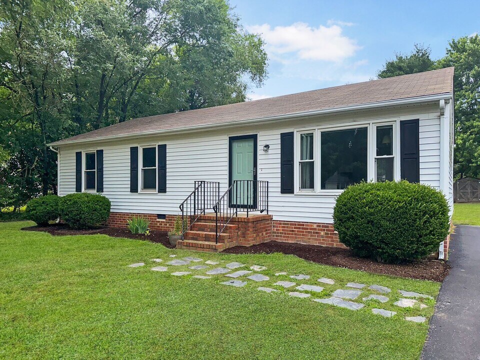6422 Wedgewood Rd in Mechanicsville, VA - Building Photo