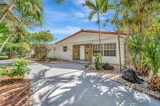 840 NE 182nd St in North Miami Beach, FL - Building Photo - Building Photo