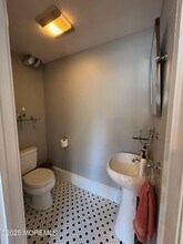 8 Bassett Pl in Red Bank, NJ - Building Photo - Building Photo
