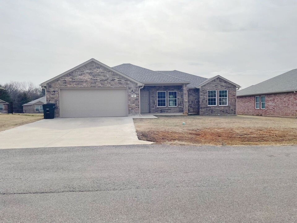 607 Horse Run in Calera, OK - Building Photo