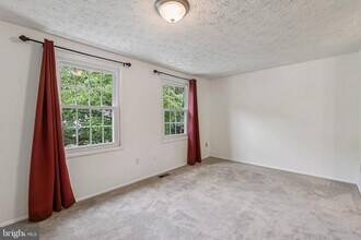 8277 Crestmont Cir in Springfield, VA - Building Photo - Building Photo
