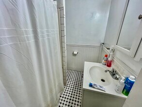 62 Egmont St, Unit 3 in Brookline, MA - Foto de edificio - Building Photo