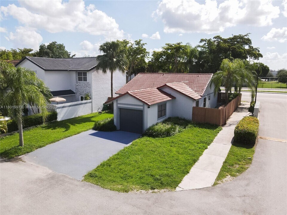 9502 Southwest 151 Court in Miami, FL - Building Photo