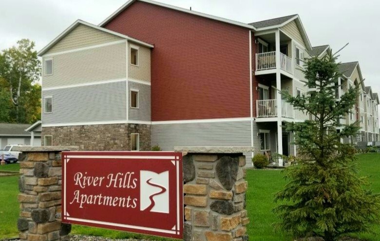 River Hills Apartments in Grand Rapids, MN - Foto de edificio