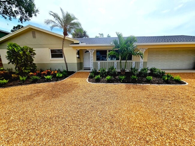 238 Freeport Ave NE in St. Petersburg, FL - Building Photo - Building Photo